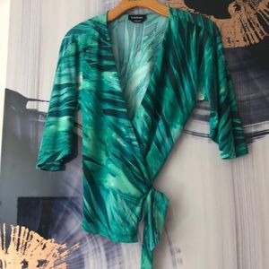 🦈🐦BEBE Wrap about 3 quarter length sleeve top